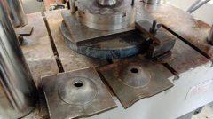 壓制礦用錨桿托盤需要多少噸的液壓機(jī)？