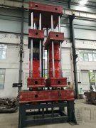 <b>熱烈祝賀山東威力重工四個(gè)并聯(lián)63噸液壓機(jī)裝配完</b>